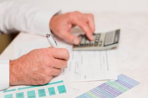 ضريبة الدخل في السعودية على المقيمين